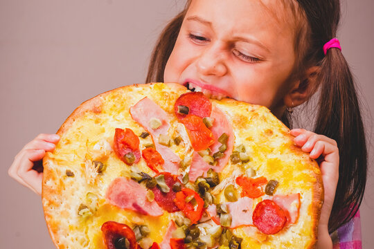 Pretty young girl with snack of pizza
