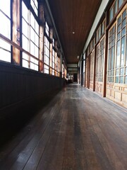 滋賀県　豊郷小学校　廊下