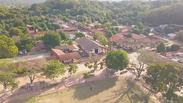 Una vista panor&aacute;mica de la iglesia de Porongo, a 40 kil&oacute;metros de la ciudad de Santa Cruz