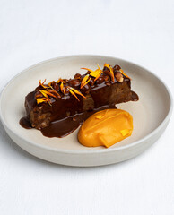 Ternera con calabaza y anacardos 