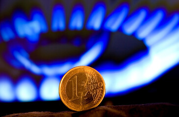 1 Euro Stück vor Gasflamme 2