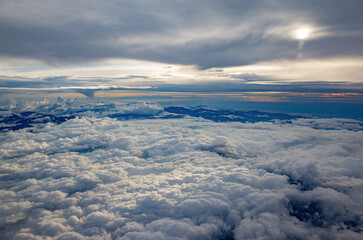 Naklejka premium Aerial view of the clouds and mountain landscape over Taipei