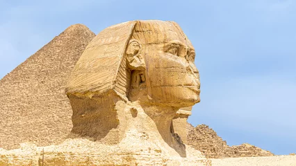 Sphinx vor Pyramide © Horst Schörshusen