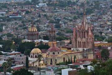 Obraz premium Aerial view of Parroquia de San Miguel Arcangel in san miguel de allende city, Mexico