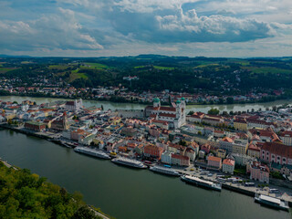 Fototapeta na wymiar Universitätsstadt Passau von oben