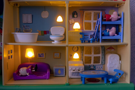 Peppa Pig's toy house. Peppa Pig, George and Suzy Sheep sleep in a toy house