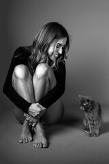 Donna con gattino