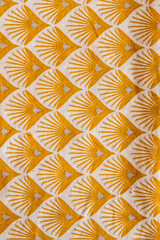 Vertical ornament with arcs of different shades of yellow and brown.