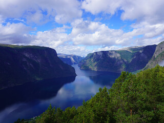 Naklejka na ściany i meble Blick auf den Aurlandsfjord in Norwegen