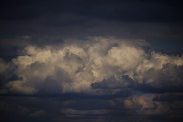Obraz premium Background of storm clouds before rain, dramatic sky.