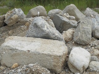 Recycling - große Steine in der Schottergrube 