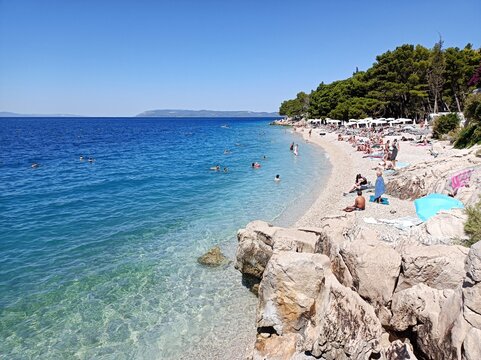 C&ocirc;te dalmate &agrave; Tučepi, village baln&eacute;aire &agrave; c&ocirc;t&eacute; de la ville de Makarska (Balkans, Croatie)