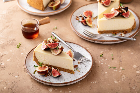 Fall cheesecake with figs and maple syrup