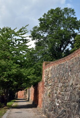 Fußweg an der Stadtmauer in Prenzlau