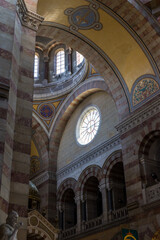 Obraz premium Intérieur néobyzantin et coloré de la Cathédrale La Major de Marseille