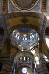 Intérieur néobyzantin et coloré de la Cathédrale La Major de Marseille