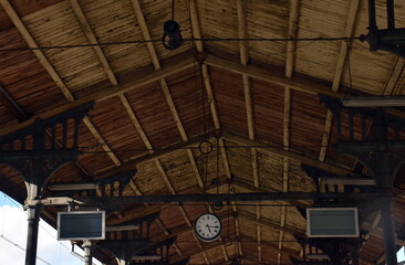 Holzdach im Bahnhof von Danzig