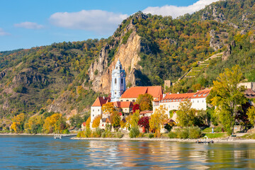 Durnstein town in Wachau valley in autumn, Austria © Mistervlad