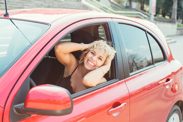Fototapeta na wymiar Attractive blonde in a car showing keys.