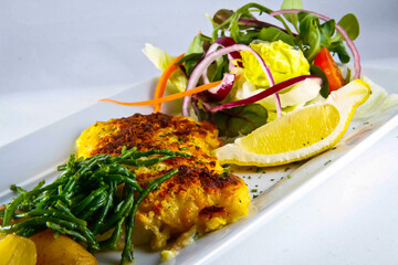 Crumbed Hake dinner plate