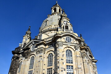 Fototapeta na wymiar Die Frauenkirche auf dem Neumarkt in Dresden