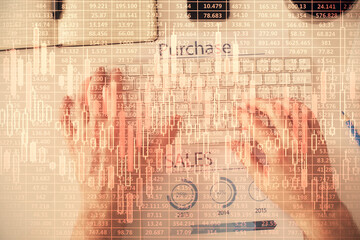 Obraz premium Double exposure of man's hands typing over laptop keyboard and forex chart hologram drawing. Top view. Financial markets concept.