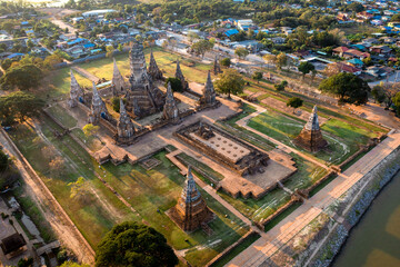 Fototapeta premium Aerial view of Wat Chaiwatthanaram ruin temple in Ayutthaya, Thailand