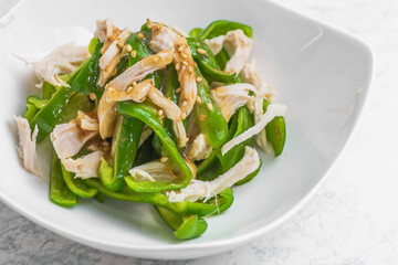 鶏ササミとピーマンの胡麻ドレッシング