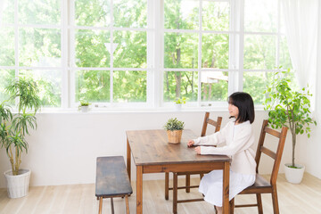 リラックスする女の子