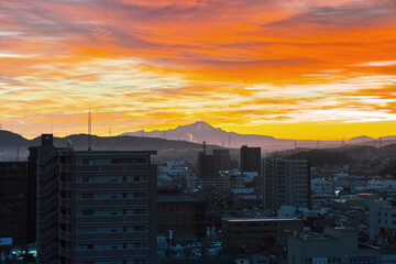 松江市から見た早朝の出雲富士　大山