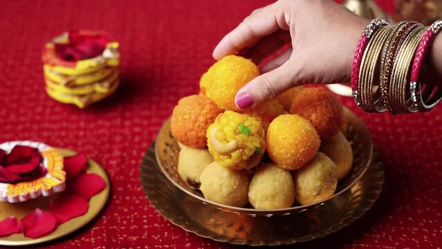 Motichoor Ladoo Rava Laddu Kesar besan boondi laddu Semolina Indian sweet dish mithai Diwali Dussehra Holi Ram Navmi Ganesh chaturthi Durga Pooja festival dessert snack Kerala Mumbai India Sri Lanka