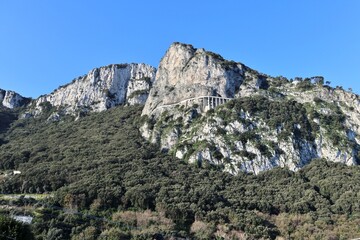 Fototapeta na wymiar Capri - Monte Solaro da Via Palazzo a Mare la mattina presto