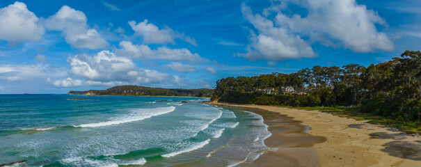 Obraz premium Clouds and the sea on a beautiful spring day at the coast