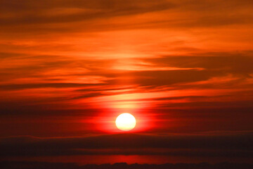 夕日と輝く海
