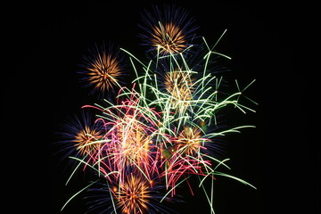 夏の夜空を染める