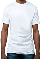 Modello di colore che indossa t-shirt bianca visto da davanti
