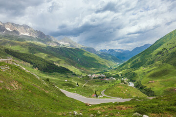 Fototapeta na wymiar mountain landscape of swiss alps