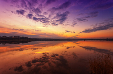 Fototapeta na wymiar Sunset on the lake with reflection