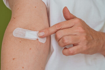 woman with a plastered hand on the background of a hospital ward, addiction treatment