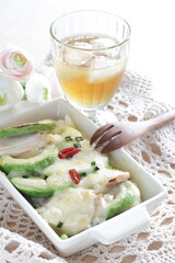 Baked cheese and avocado chicken gratin with iced tea