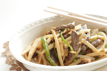 Chinese cooking, beef and bamboo shoot stir fried with green pepper