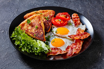 irish breakfast of fried eggs, bacon, potato farls