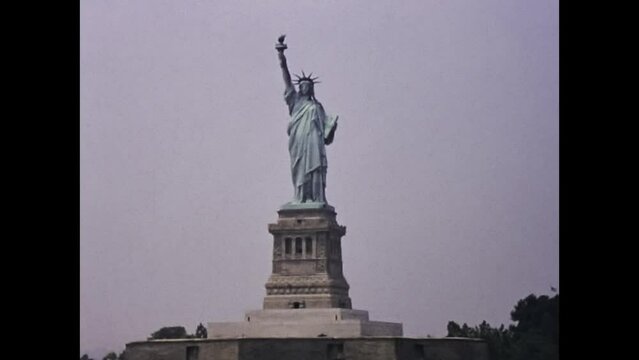 United States 1975, Panorama of Statue of Liberty and Hudson River