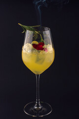 rosemary aprcot cocktails with ice in glasses