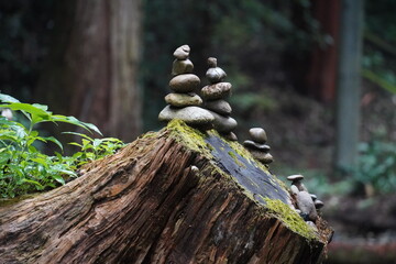 積み上げられた石