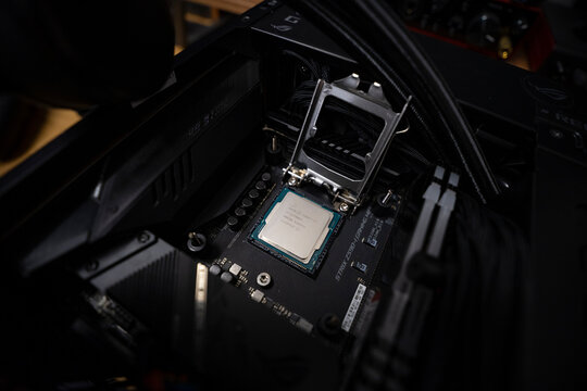 Kuala Lumpur - Sept 9th 2022 : The All new ASUS ROG ITX Gaming Motherboard with latest 11th Gen Intel Core i7 processors LG1200. It is also equipped with the latest Z590 intel chipset. 