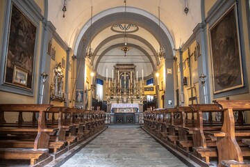 Fototapeta na wymiar Interior of the church of San Bartolomeo in Fiumalbo
