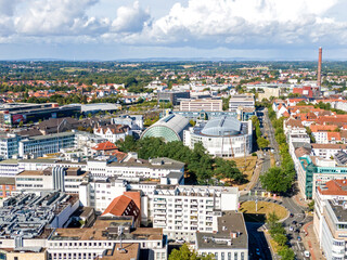 Fototapeta premium Großstadt Bielefeld Telekom Fernmelde Hochhaus am Kesselbrink Luftaufnahme Nordrhein-Westfalen