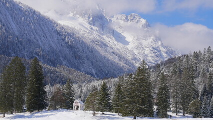 Bergpanorama bei der Kapelle Maria Königin am Lautersee bei Mittenwald	