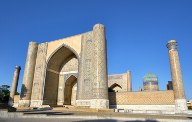 Fototapeta na wymiar view of bibi-khanym's mosque in samarkand, uzbekistan
